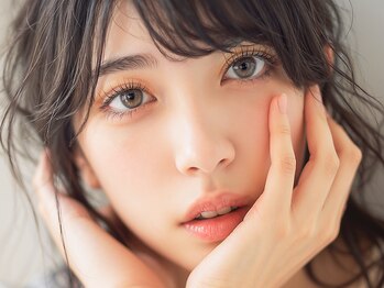 ジェイフェリーク(J Feerique)の写真/【南森町徒歩1分】大人女性のためのサロン♪高級感あふれる個室で人目を気にせず理想のお目もとを実現◎