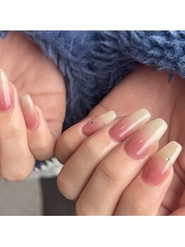 ブラストネイルスタジオ(BLAST NAIL STUDIO)の写真/初めての方にもおすすめの洗練されたワンカラーやシンプルデザインを体験！オフィスネイルも◎