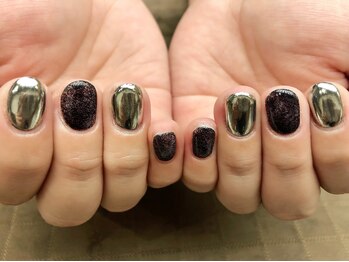 プラハネイル(+HER 美甲)/ブラックラメ×ミラー