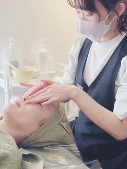 クロエクロウ 柏崎店(Chloe’Crow)の写真/顔だけでなく頭・首・肩・デコルテ・背中までしっかりアプローチ!痛い、だけじゃない。本格小顔コルギ