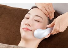 目の美容院 大阪池田サロン/磁気力が強いリフトアップ器！