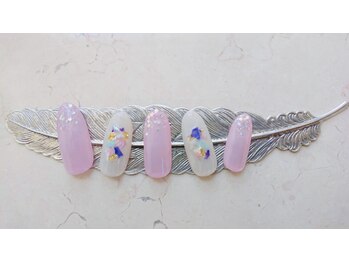 ラウレアルア(Laure’a lua)/先端ホログラムネイル