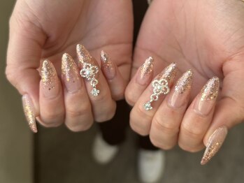 ヴリエ 立川店(VURIE)の写真/キレイな指先とシンプルなデザインを楽しみたい方や大事なイベントにも◎チップ長さだし×シンプル¥12100