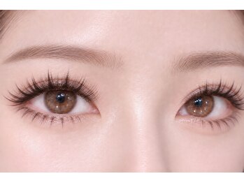 Primelle eyelash心斎橋店 【まつげパーマ/マツエク/パリジェンヌ/LED】の写真/圧倒的な目ヂカラ！大人気の【束感フラットラッシュ】で、華やかでボリュームのある目元にしたい方を応援♪