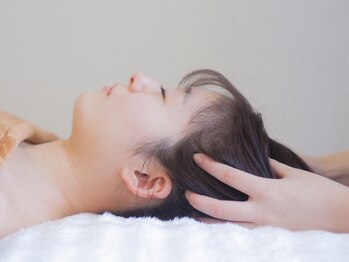 ブラックストーン(BlackStone)の写真/韓国式リフトアップ術！手技×かっさでスッキリ小顔に♪デコルテや肩首リンパも同時にケア◎