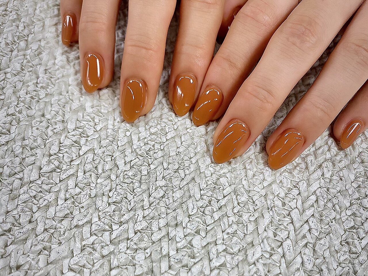 2025年-2026年冬トレンド】キャメルのネイルデザイン集｜人気順｜2