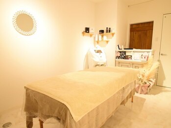 プラス(Plus'+)/店内×施術室