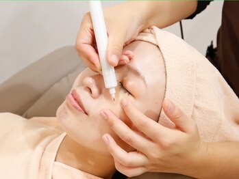 サロン ヒゴロ(SALON HIGORO)の写真/《JR野江駅すぐ》低周波でターンオーバーを促し、気になるシミにアプローチ◎痛みも少なく初めての方にも◎