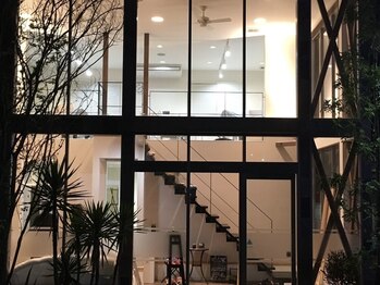 ビューティーサロン ココ 岡崎店(Beauty salon COCO)/外観/夜