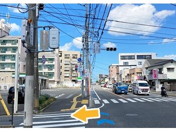 おおたき整体院 梅林院/ファミリーマートの手前の交差点