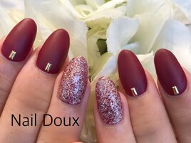 マットなボルドーネイル