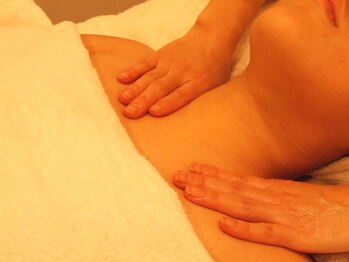 カーム(calm)/デコルテマッサージ