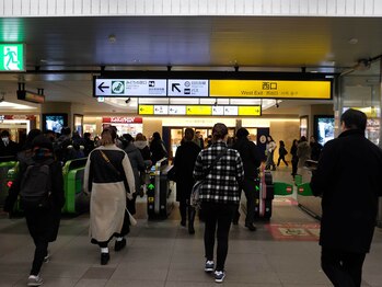 オーガスト 恵比寿(August)/恵比寿駅西口改札を出て右です。