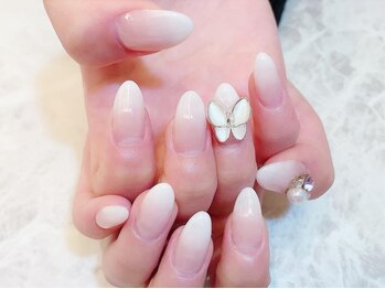 デコール 心斎橋(DECOR)/白グラデーション蝶ネイル