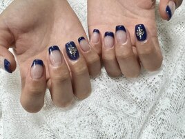 ネイビーフレンチネイル