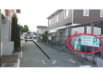 素肌研究所BSラボ/駐車場
