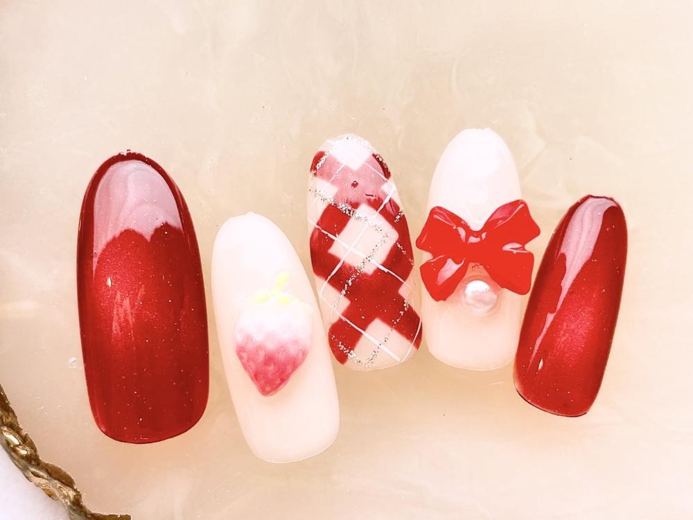 2025年-2026年冬トレンド】いちごのネイルデザイン集｜人気順