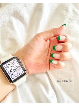 ネイルサロン ソル(Sol)/緑フレンチ スタッフネイル