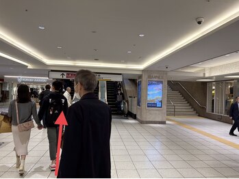 リセット 新宿ミロード店(RE/SET)/エスカレーターを上ります