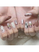 リッシュ トロワ(RICHE trois)/ちゅるんメルティーチョコネイル