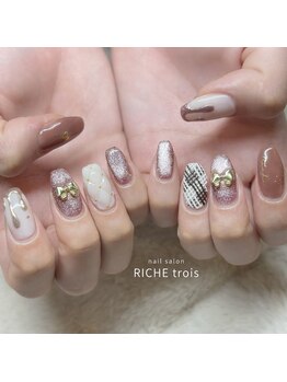 リッシュ トロワ(RICHE trois)/ちゅるんメルティーチョコネイル