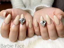 バービーフェイス 恵比寿(Barbie Face)/ベージュとハートビジュー