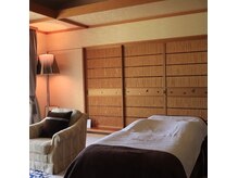 座禅荘ナガラ 岐阜(NAGARA)の雰囲気（鳥の声や爽やかな風が入るメイン部屋。施術時は暗くしています。）
