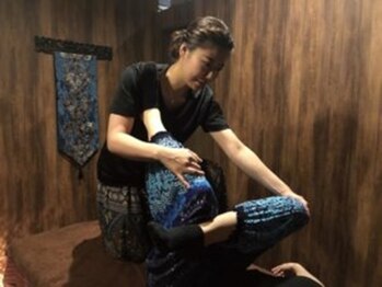 アジアンリラクゼーション ヴィラ 大橋店(asian relaxation villa)/タイ古式マッサージ 施術シーン