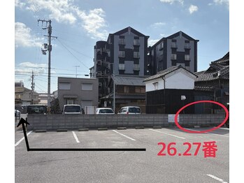 素肌研究所BSラボ/駐車場