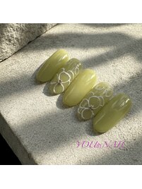 大人可愛いピスタチオお花ネイル