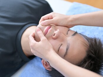 マカニ 河原町御池(makani)/フェイスラインスッキリ