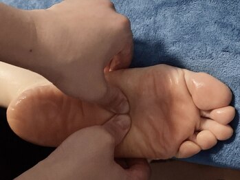 リラクゼーションサロン 惠の写真/仕事疲れや冷えて浮腫んだ足を丁寧にほぐして血行促進◎足ツボで代謝を上げて全身疲労解消へ！