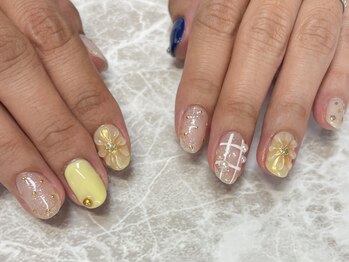 ビビ(VIVI)/ひまわりネイル