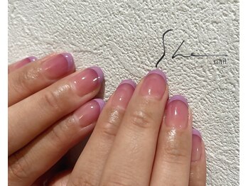 シー(SHE)/カラーフレンチ