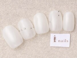 シンプルスタッズネイル