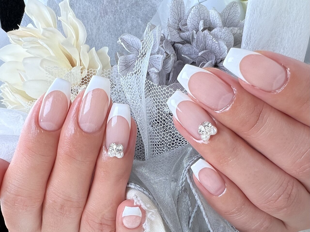 05))バタフライネイル フレンチガーリー ホワイト ネイルチップ 韓国ネイル 05))バタフライネイル フレンチガーリー うねうね ホワイト ネイル