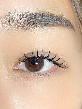 ナチュラル上品な目元にしたい