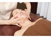 デフィー 福岡天神店/小顔フェイシャルケア