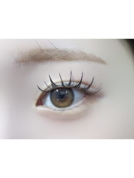 ナチュラル上品な目元にしたい