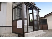 ルミエールの雰囲気(サロン玄関は敷地奥にございます)