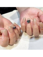 ネイルサロン イントゥ(into_)/ベージュ　ビジュー　ラメ