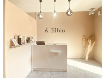 アンドエルビオ(&Elbio)/黄色い建物2階になります♪