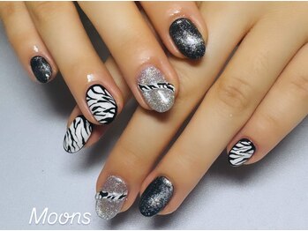 ムーンズ(Moon's)/