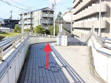 アーナンダ(ananda)/道案内3　左側のスロープを直進