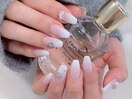 ホワイトグラデ×ビジューネイル