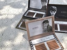 【オードリーコレクション(フラットマットブラウン)】最高品質のマツエクで史上最高の軽さと持続力を