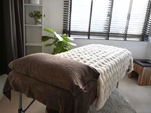 ラウレア(laule'a)の雰囲気（白を基調にした施術ルーム）