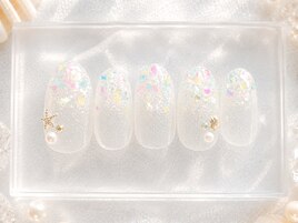 きらめく透明感シェル夏ネイル