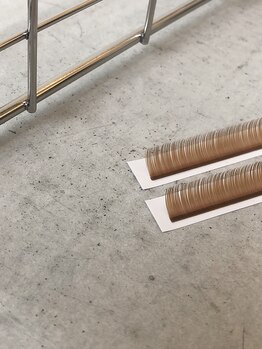 ノットイコール(≠ not equal)/明るめのブラウン