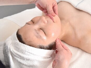 シエン ボーテ 馬車道 関内(Cyen BEAUTE)の写真/施術実績2万人以上!!施術歴29年のエステティシャンはハンド技術で、ほうれい線などの年齢悩みも改善します